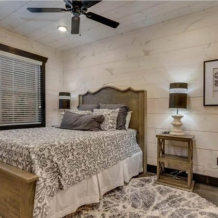 Blue Moon Ridge: Brand New Cabin! 5 Bedrooms, Pool/Hot Tub, Theatre Pigeon Forge Kültér fotó