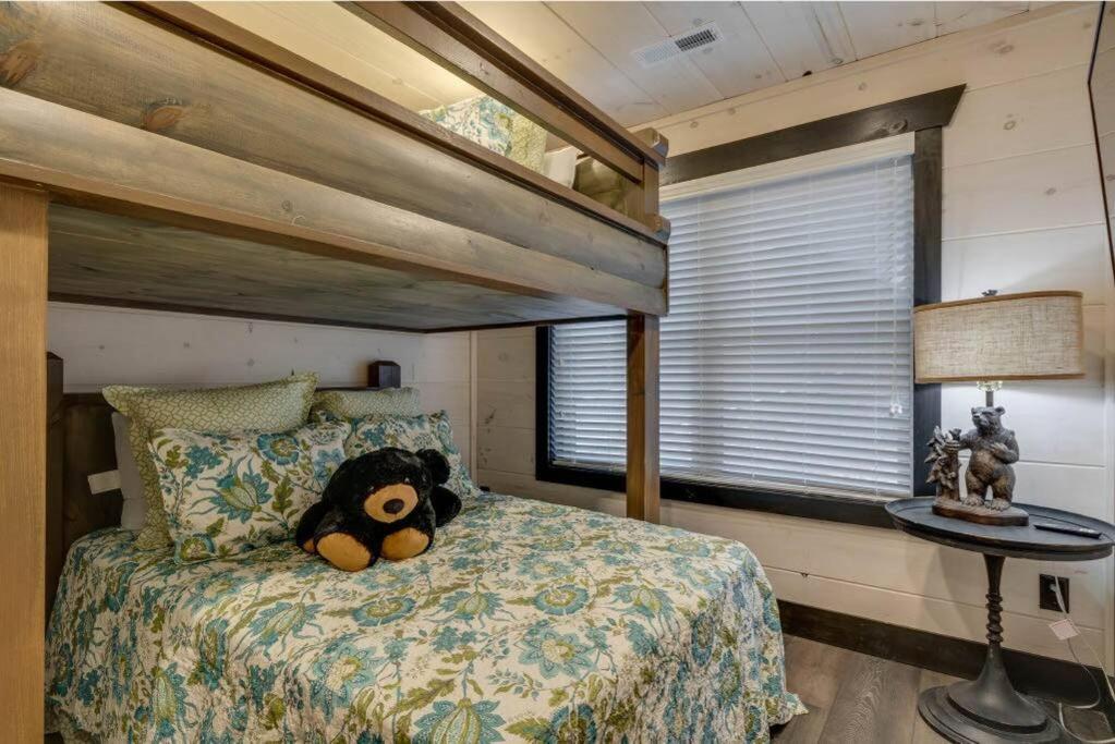 Blue Moon Ridge: Brand New Cabin! 5 Bedrooms, Pool/Hot Tub, Theatre Pigeon Forge Kültér fotó