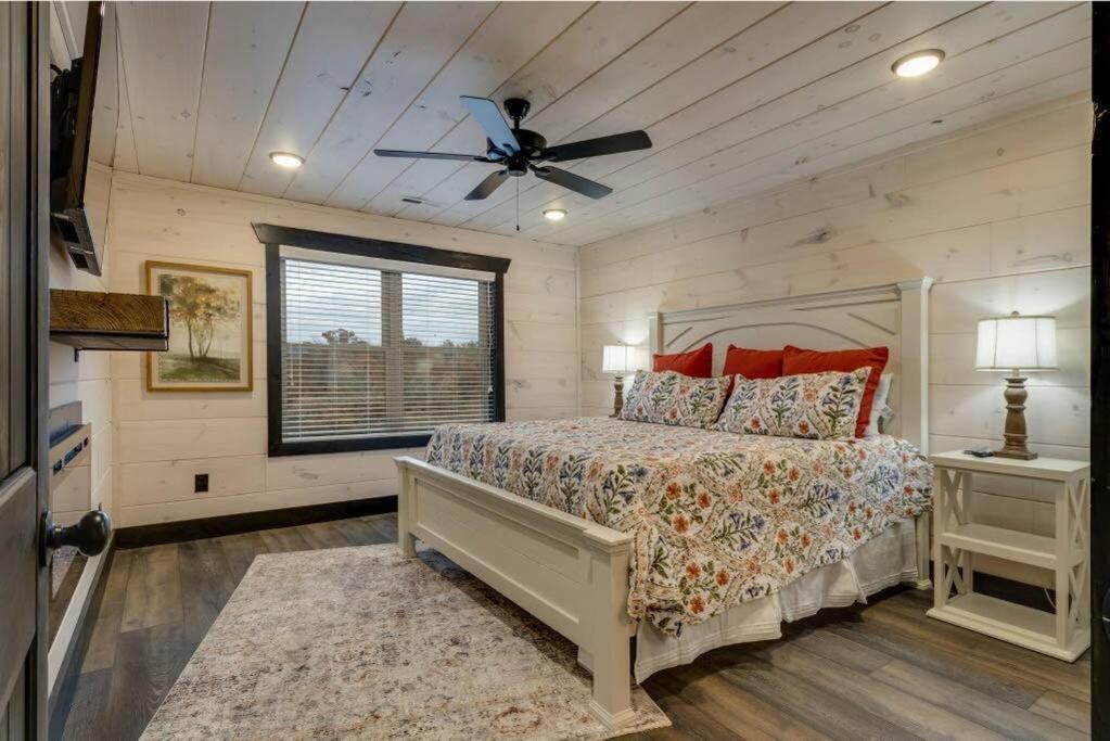 Blue Moon Ridge: Brand New Cabin! 5 Bedrooms, Pool/Hot Tub, Theatre Pigeon Forge Kültér fotó