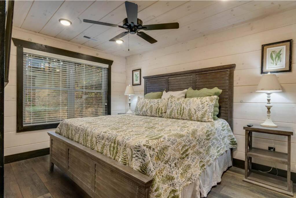 Blue Moon Ridge: Brand New Cabin! 5 Bedrooms, Pool/Hot Tub, Theatre Pigeon Forge Kültér fotó