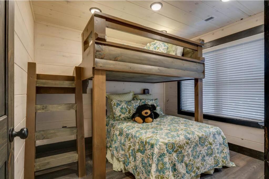 Blue Moon Ridge: Brand New Cabin! 5 Bedrooms, Pool/Hot Tub, Theatre Pigeon Forge Kültér fotó