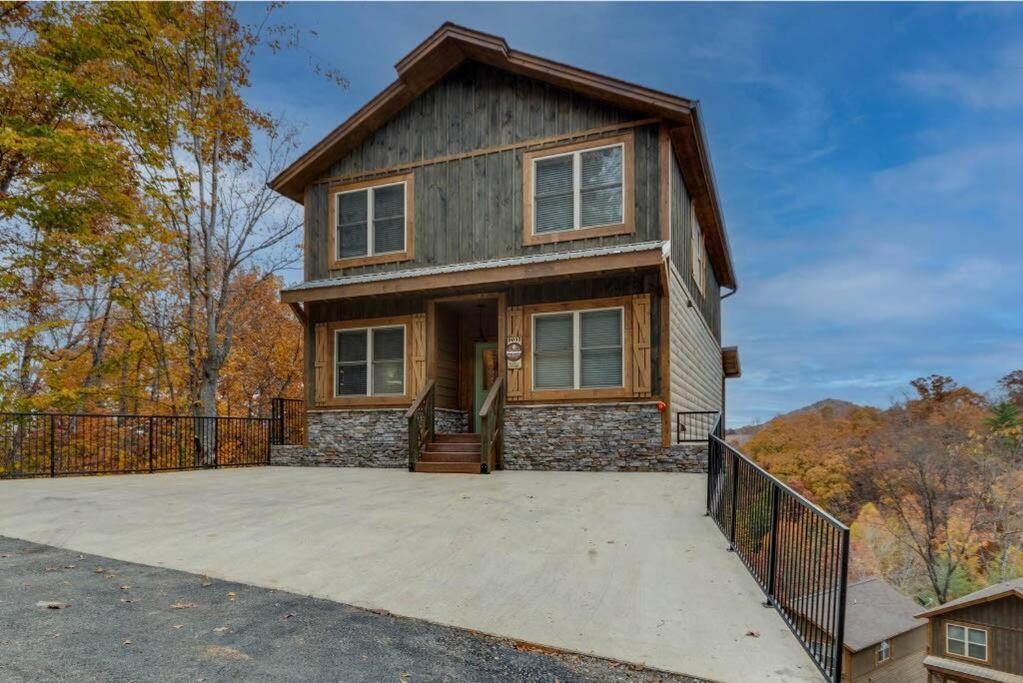 Blue Moon Ridge: Brand New Cabin! 5 Bedrooms, Pool/Hot Tub, Theatre Pigeon Forge Kültér fotó