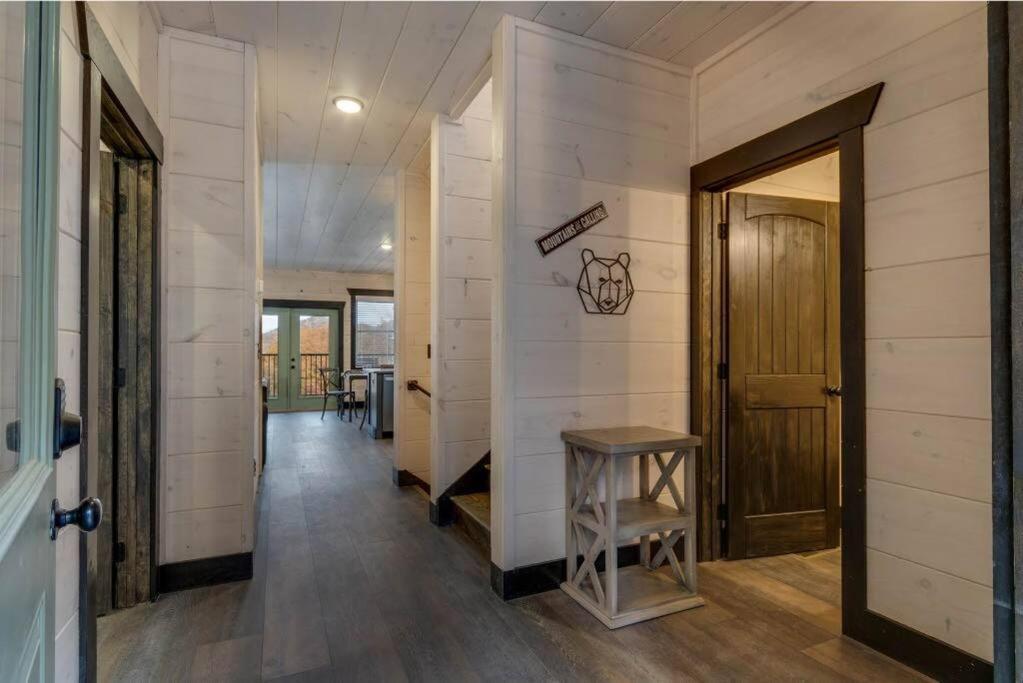 Blue Moon Ridge: Brand New Cabin! 5 Bedrooms, Pool/Hot Tub, Theatre Pigeon Forge Kültér fotó