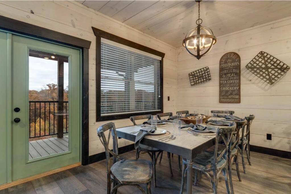 Blue Moon Ridge: Brand New Cabin! 5 Bedrooms, Pool/Hot Tub, Theatre Pigeon Forge Kültér fotó